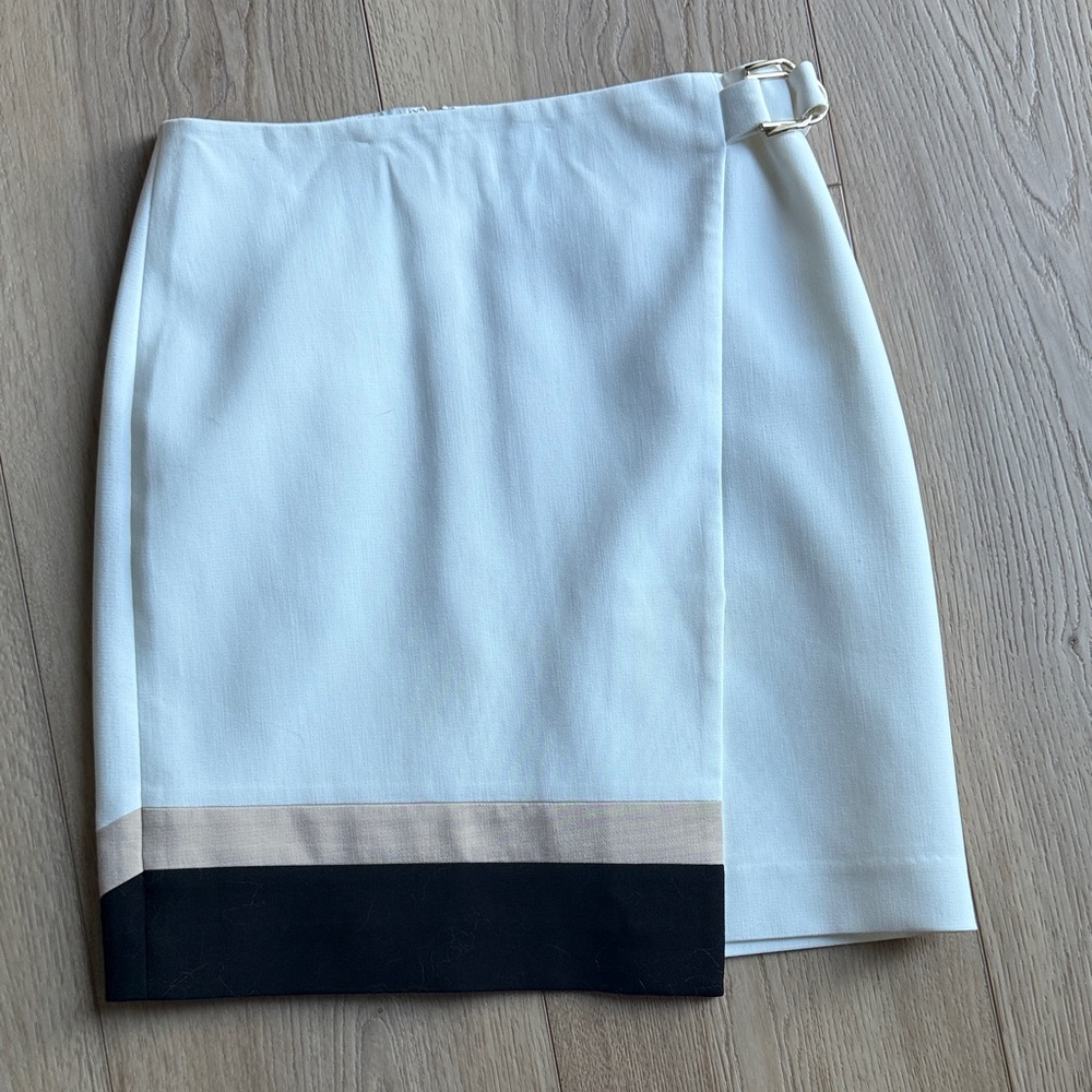 White House Black Market White and Black Pencil Skirt